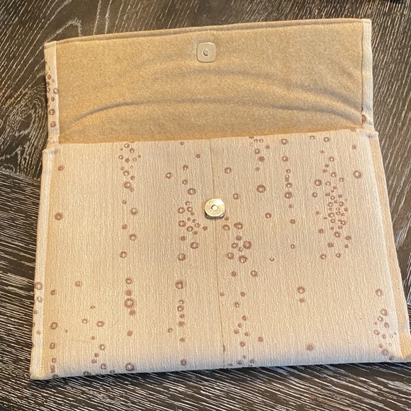 Source Unknown Cream Clutch with Brown Accents - Picture 2 of 10